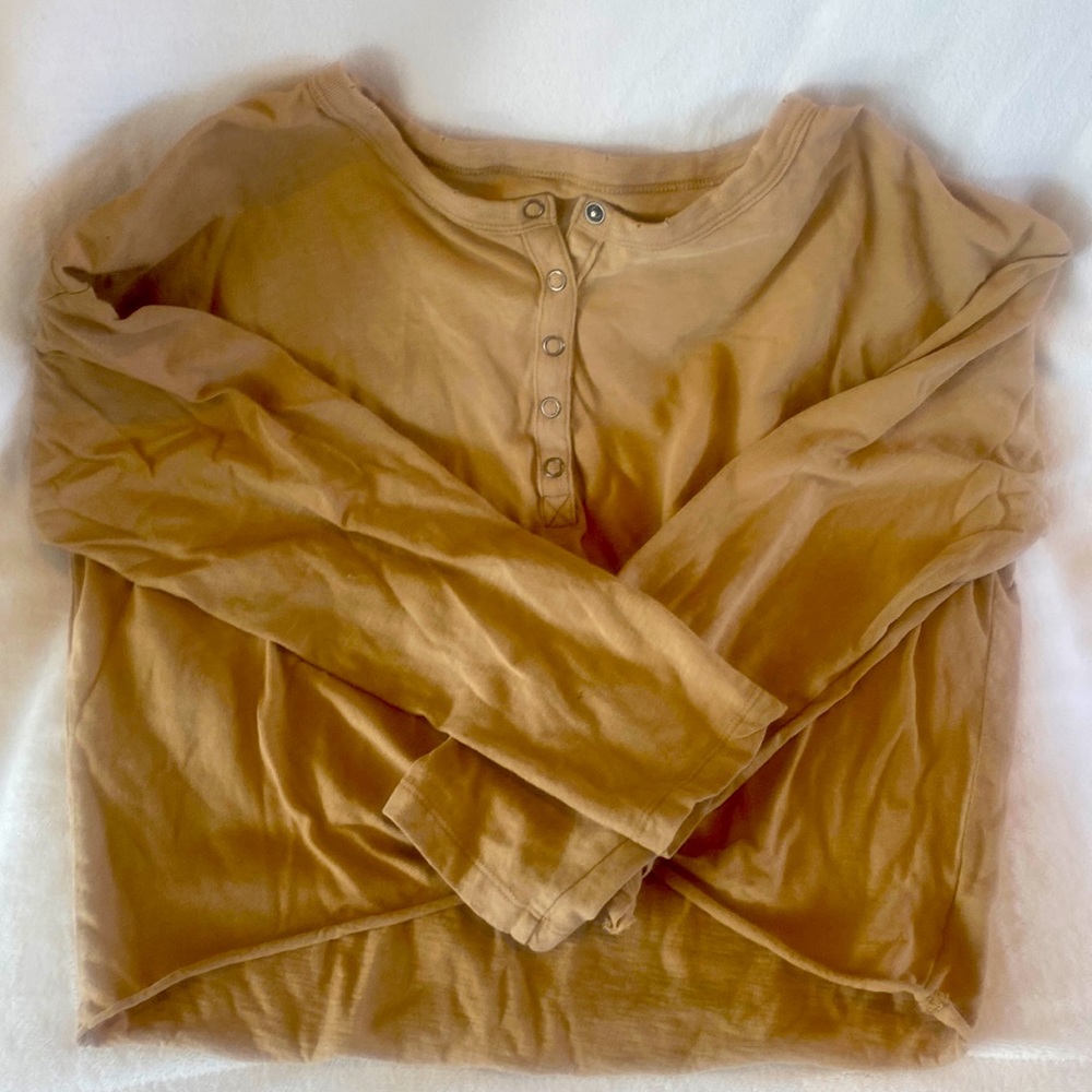 Aerie long sleeve T-shirt with snap closures women’s size small petite